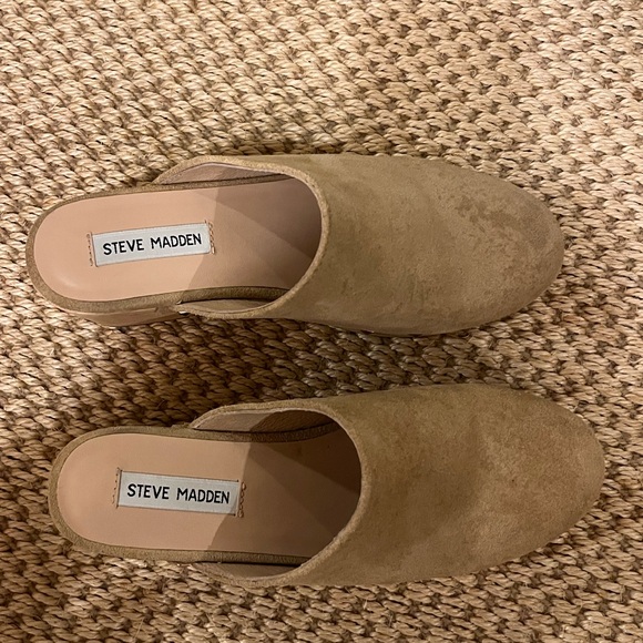 Steve Madden Brooklyn Clog - Picture 4 of 5